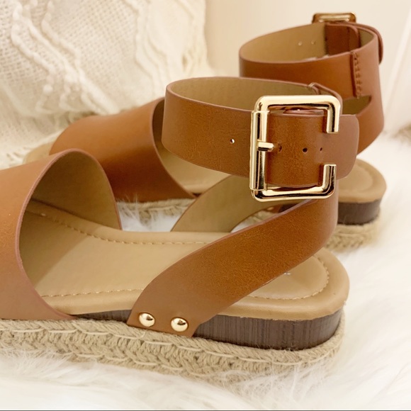 NEW Sami Platform Sandal- in Tan - Picture 6 of 6